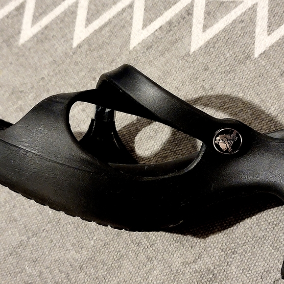 Crocs Chunky Criss-cross Heel - Picture 8 of 12